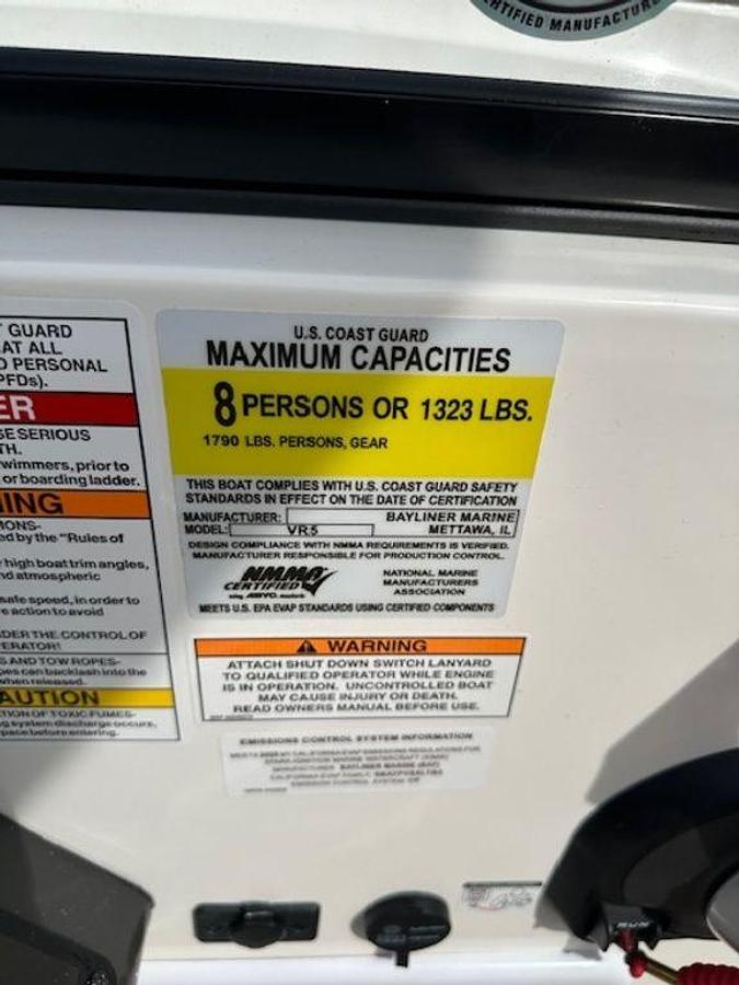 2025 Bayliner VR5 Bowrider