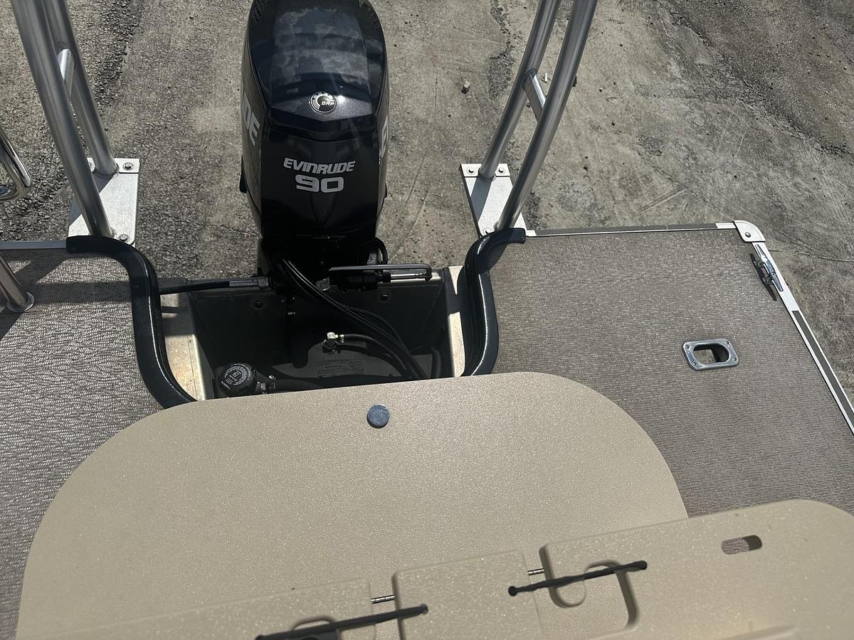 Used 2019 SYLVAN 8522 PARTY FISH