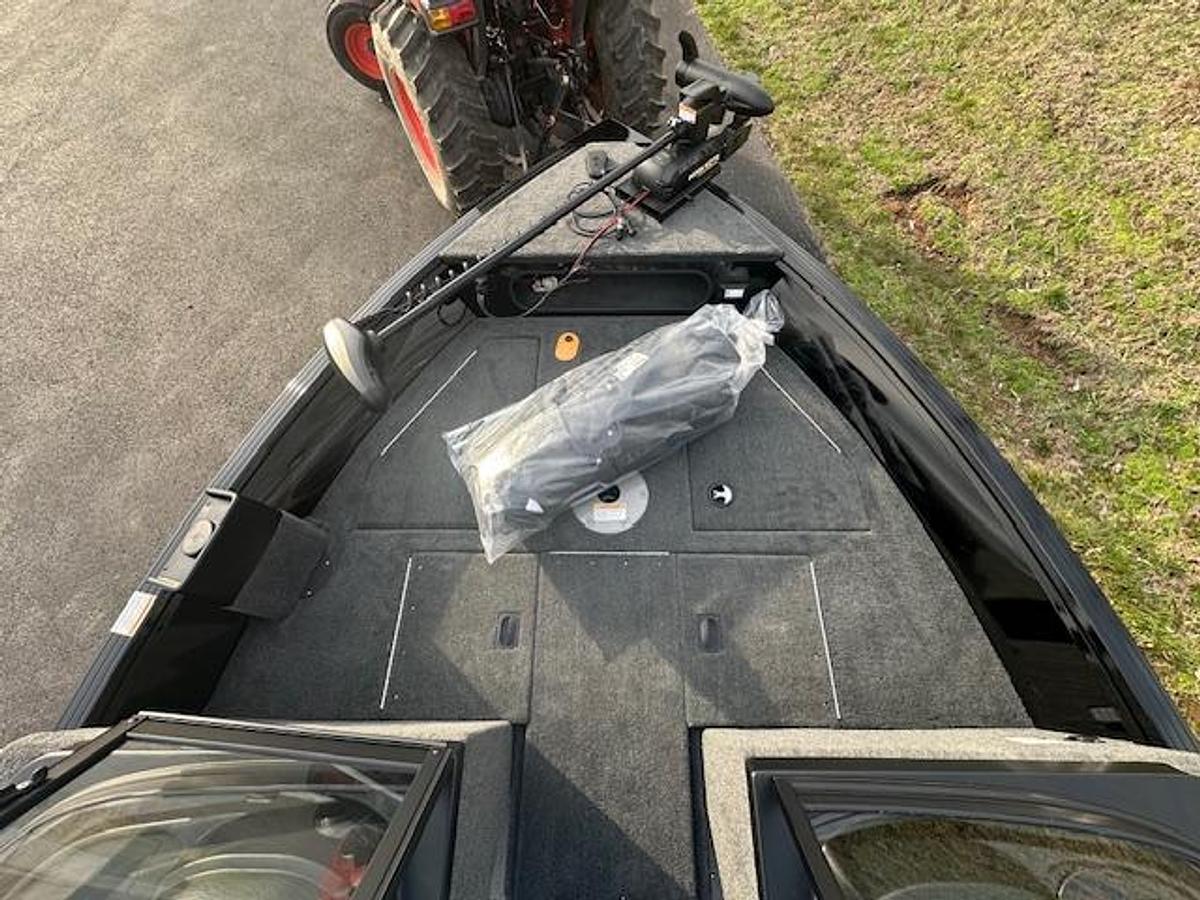 2026 Smoker Craft Excursion 17 DC