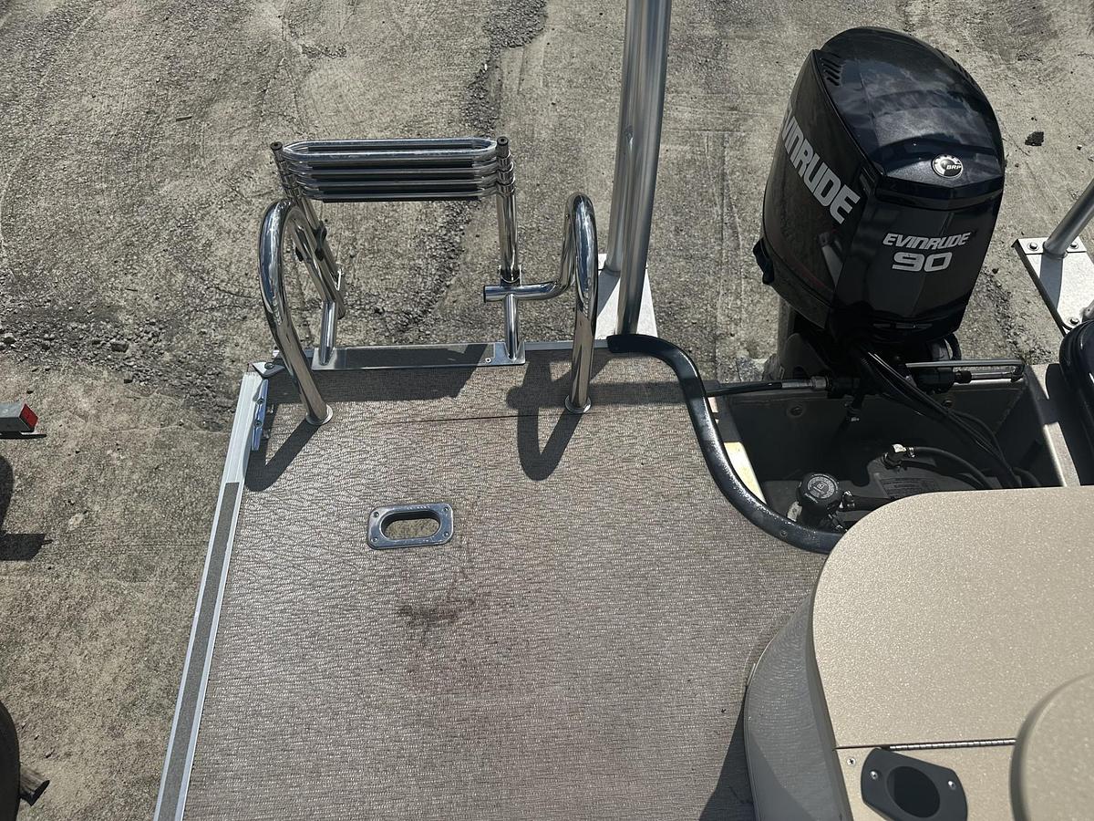 Used 2019 SYLVAN 8522 PARTY FISH