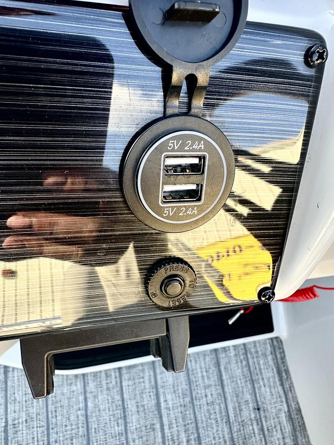 Used 2022 Sylvan 8522 CLZ