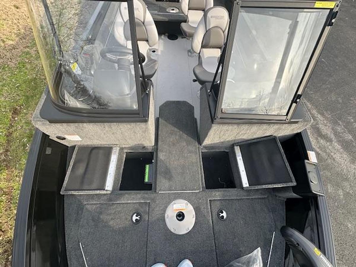 2026 Smoker Craft Excursion 17 DC