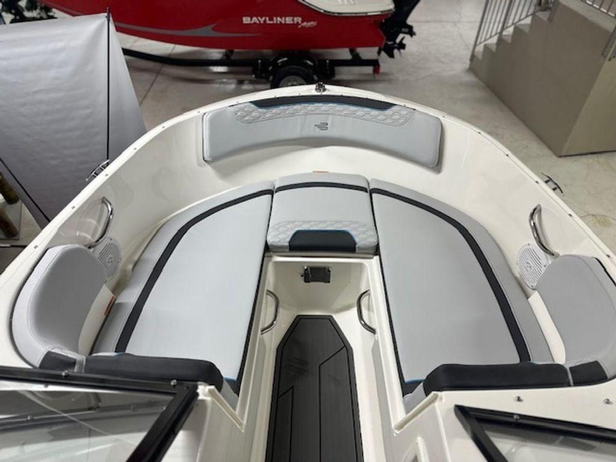 2026 Bayliner M17