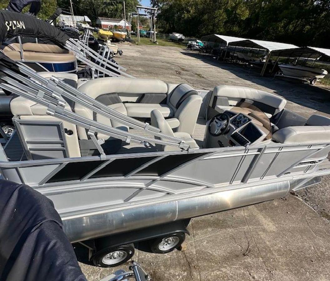 2025 Sylvan 820 Cruise