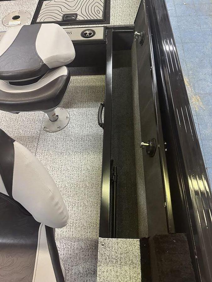 2026 Smoker Craft Excursion 17 DC