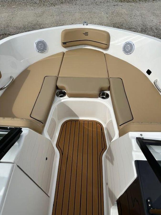 2025 Bayliner VR6 Bowrider - Outboard