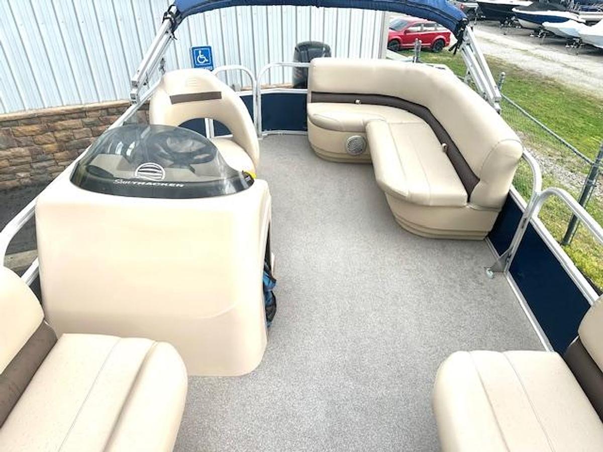 Used 2019 SunTracker Party Barge 18