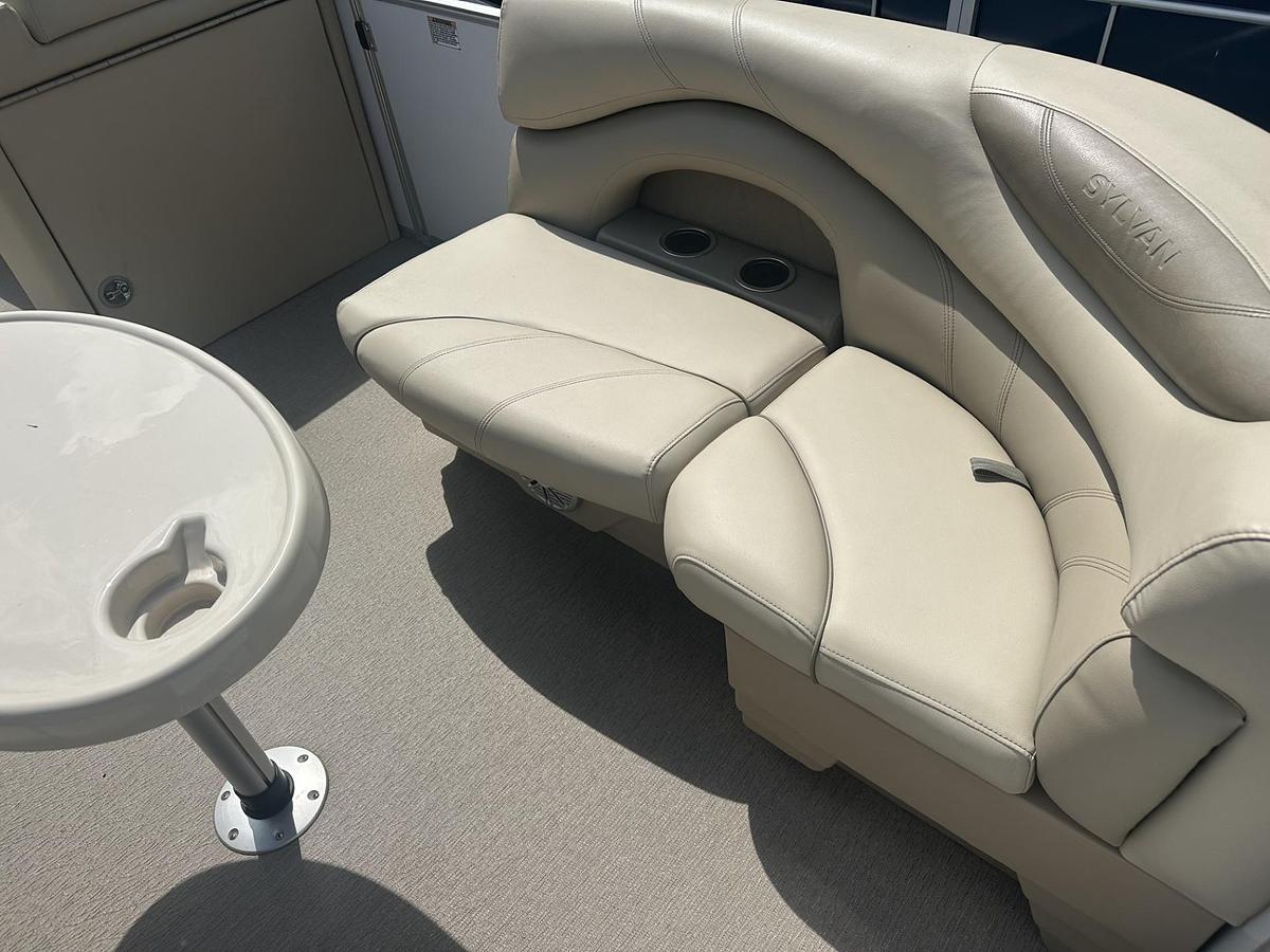 Used 2019 SYLVAN 8522 PARTY FISH