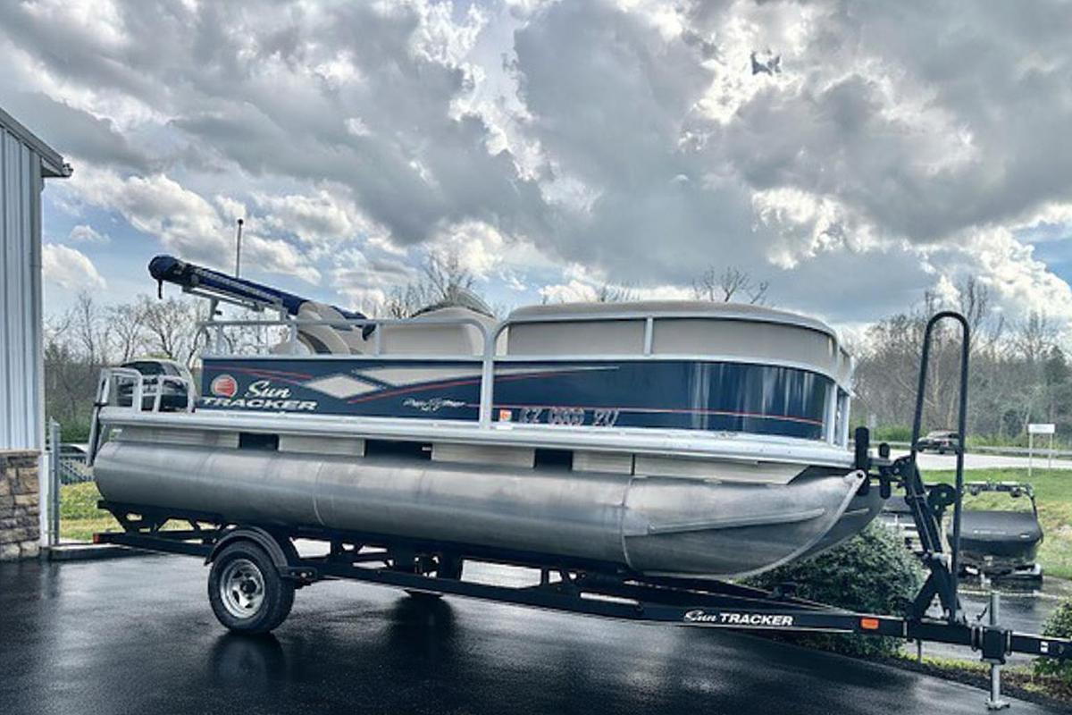 Used 2019 SunTracker Party Barge 18