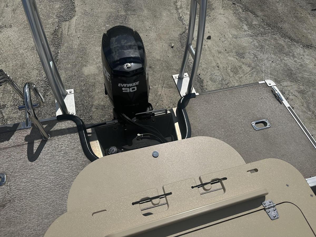 Used 2019 SYLVAN 8522 PARTY FISH