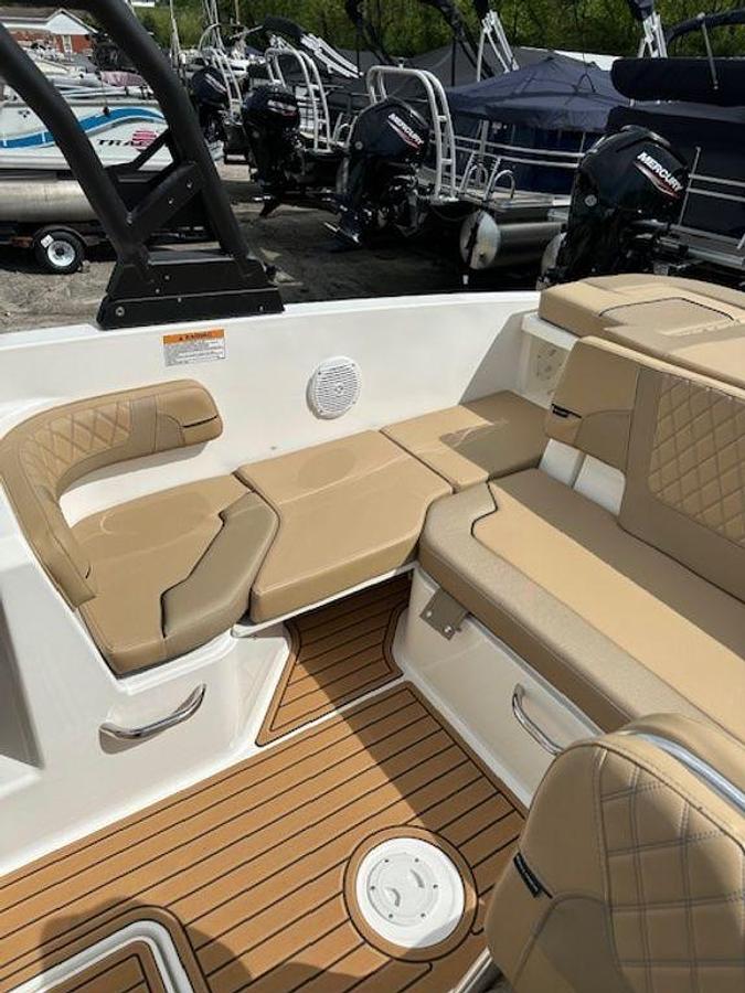 2025 Bayliner VR6 Bowrider - Outboard