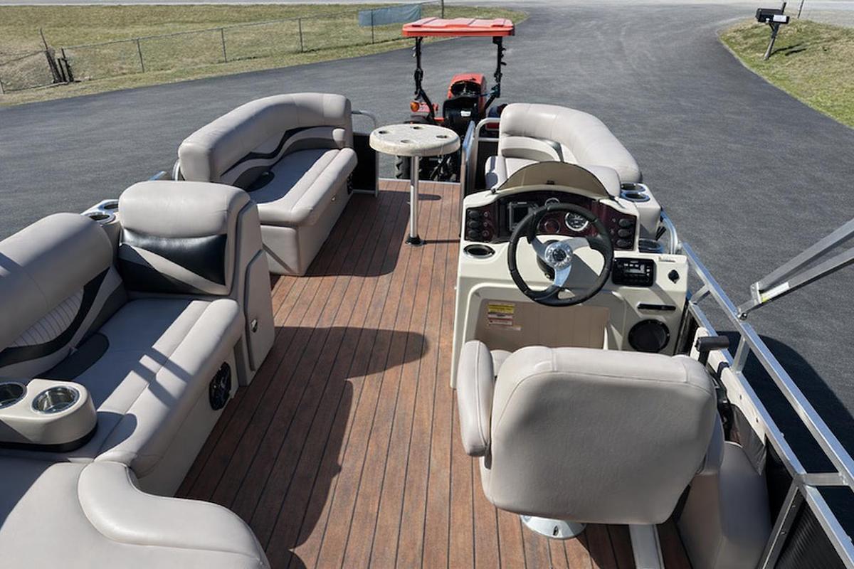 Used 2013 QWEST 820 XRE CR