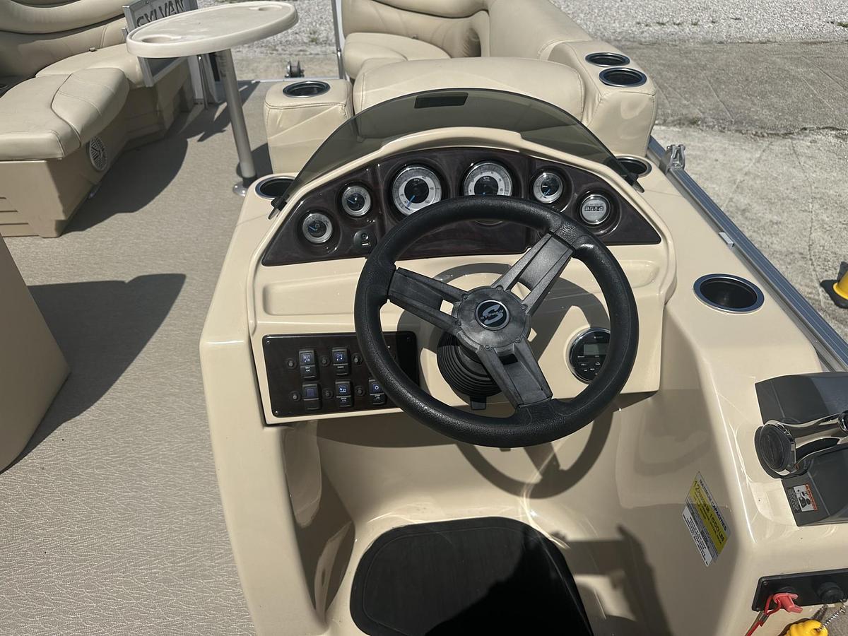 Used 2019 SYLVAN 8522 PARTY FISH
