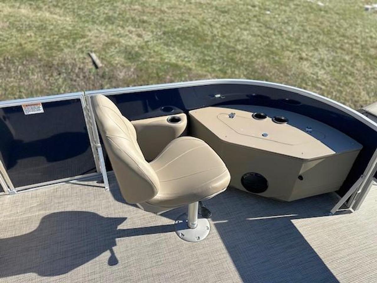 2025 SYLVAN MIRAGE 8522 CRS DS