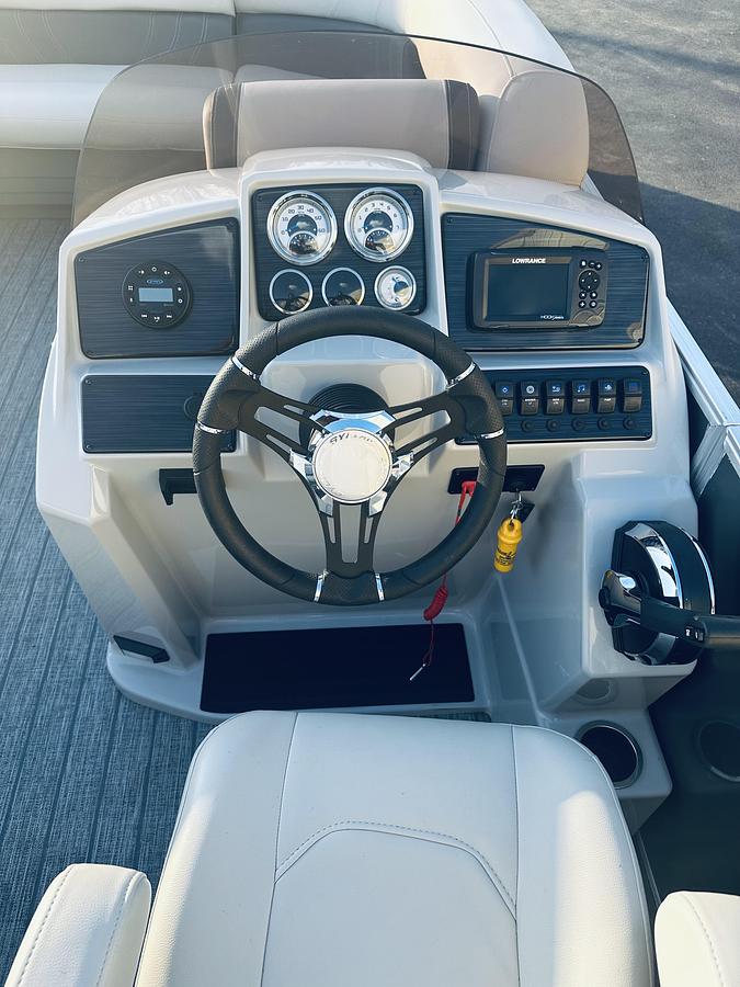 Used 2022 Sylvan 8522 CLZ