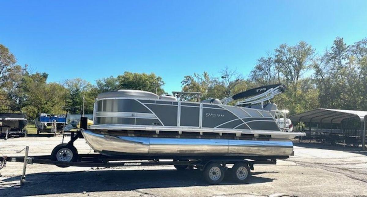 Used 2020 Sylvan L-1 DLZ