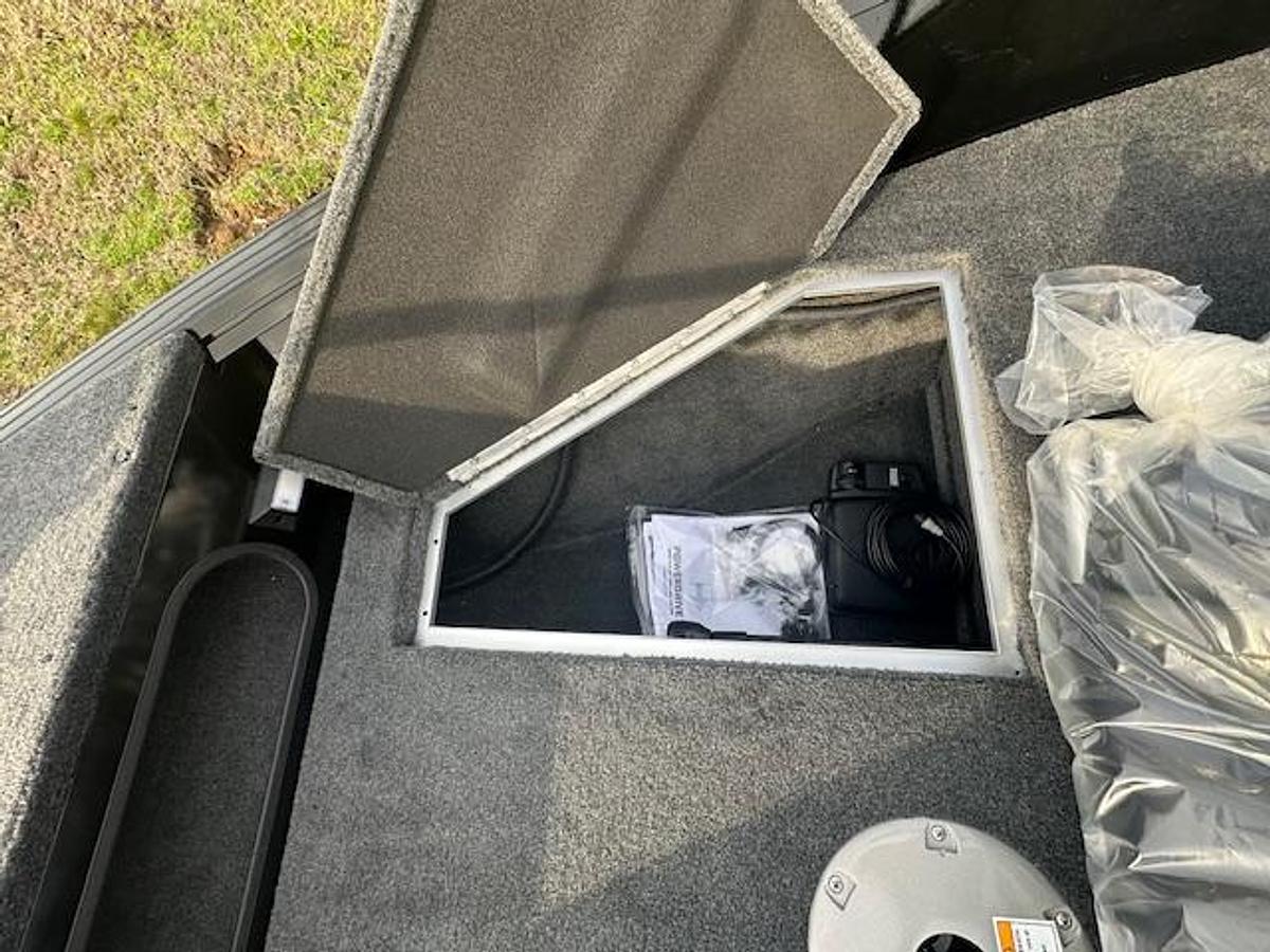 2026 Smoker Craft Excursion 17 DC