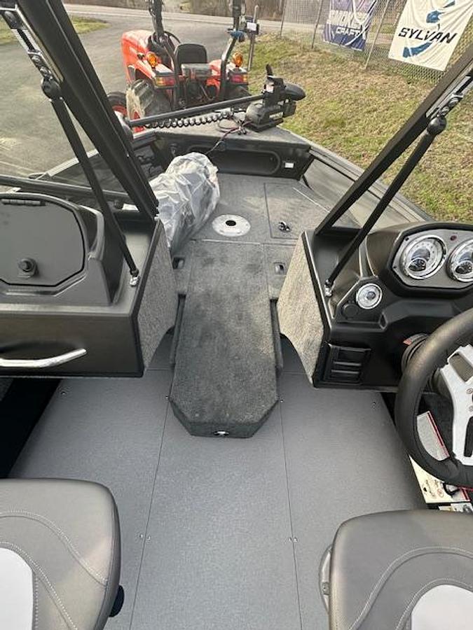 2026 Smoker Craft Excursion 17 DC