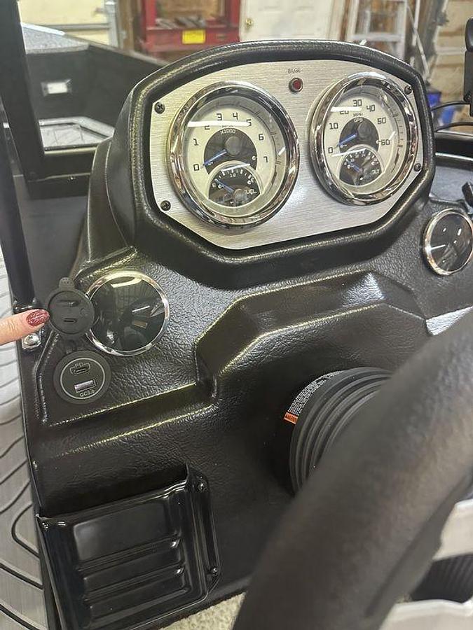 2026 Smoker Craft Excursion 17 DC