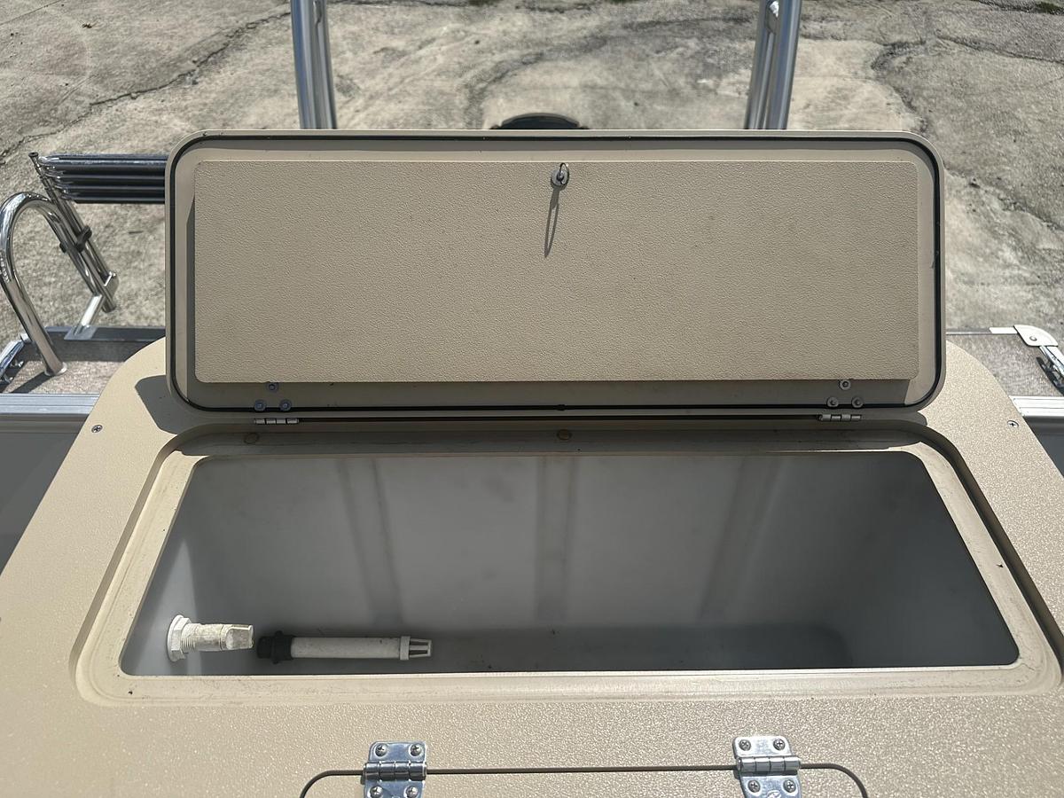 Used 2019 SYLVAN 8522 PARTY FISH