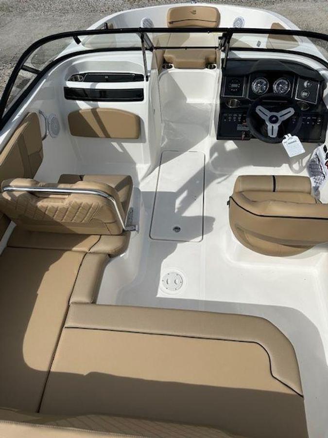 2025 Bayliner VR5 Bowrider