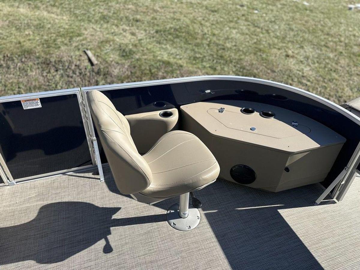 2025 SYLVAN MIRAGE 8522 CRS DS