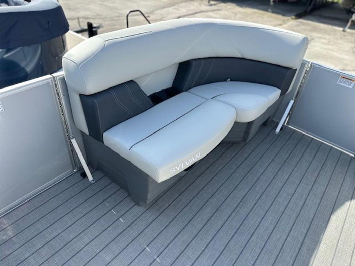 2025 Sylvan 820 Cruise