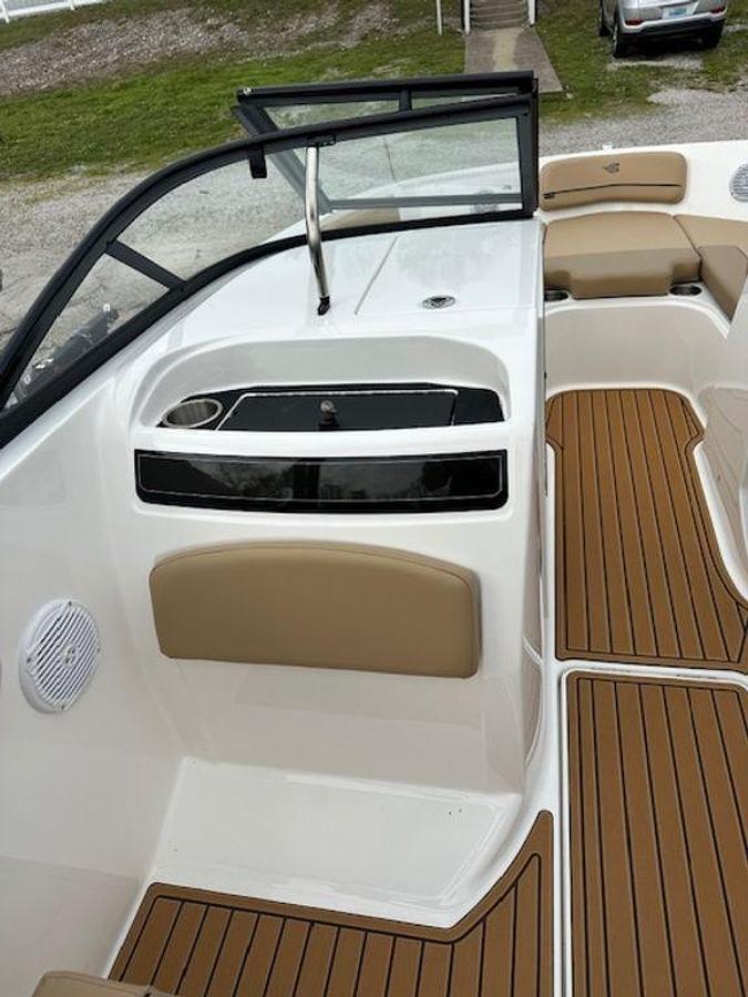 2025 Bayliner VR6 Bowrider - Outboard