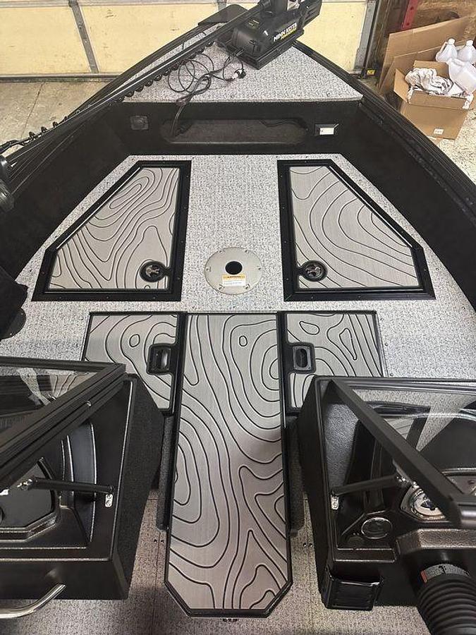 2026 Smoker Craft Excursion 17 DC