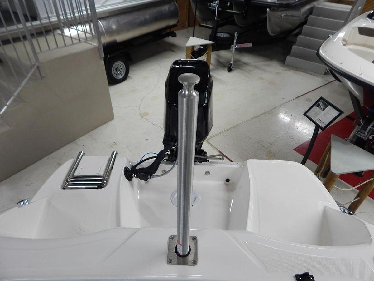 2024 Bayliner Element M15