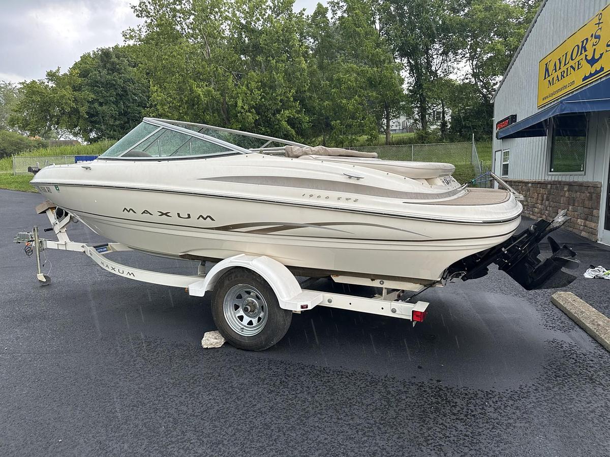 Used 2001 Maxum 1900 SR2