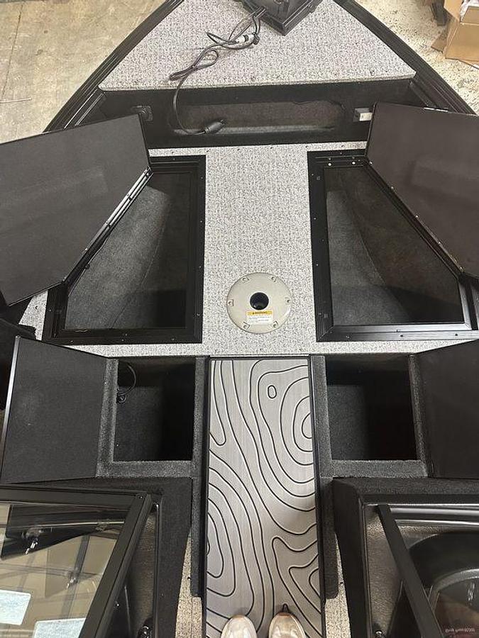 2026 Smoker Craft Excursion 17 DC