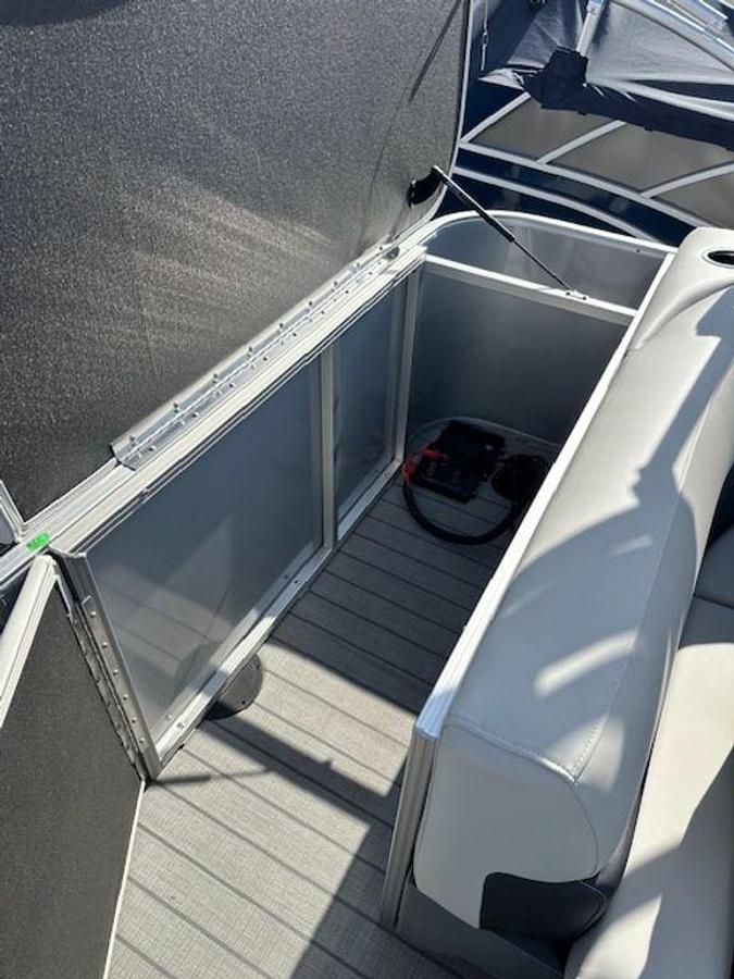 2025 Sylvan 820 Cruise