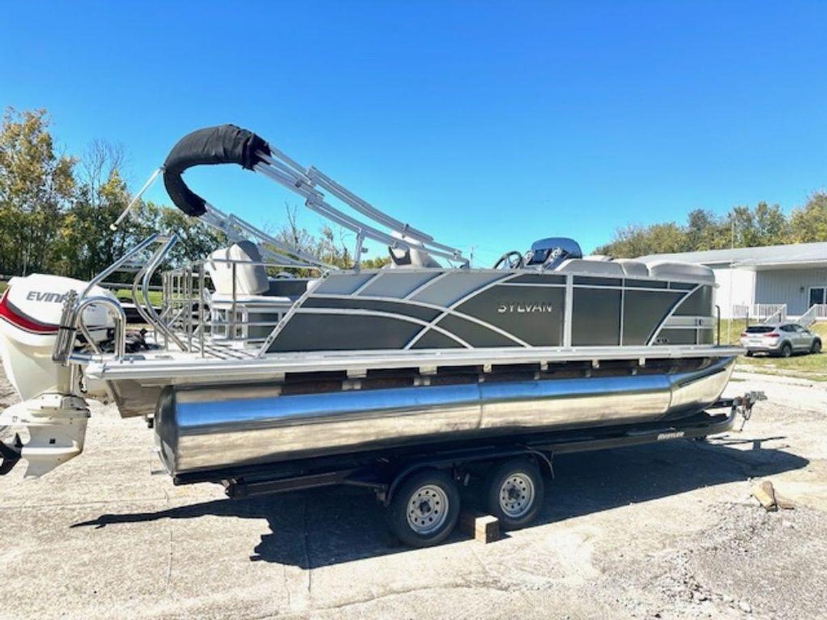 Used 2020 Sylvan L-1 DLZ