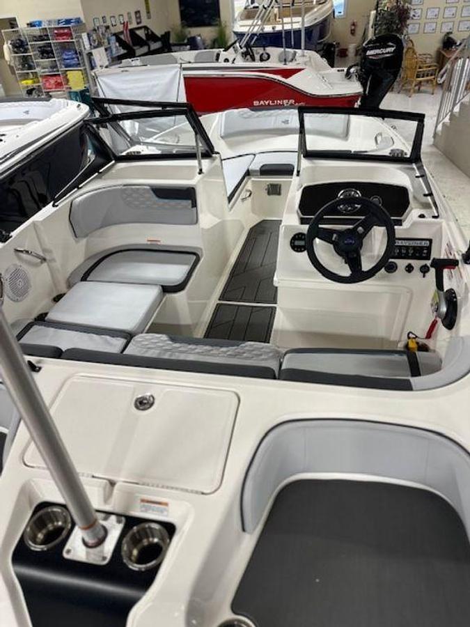 2026 Bayliner M17