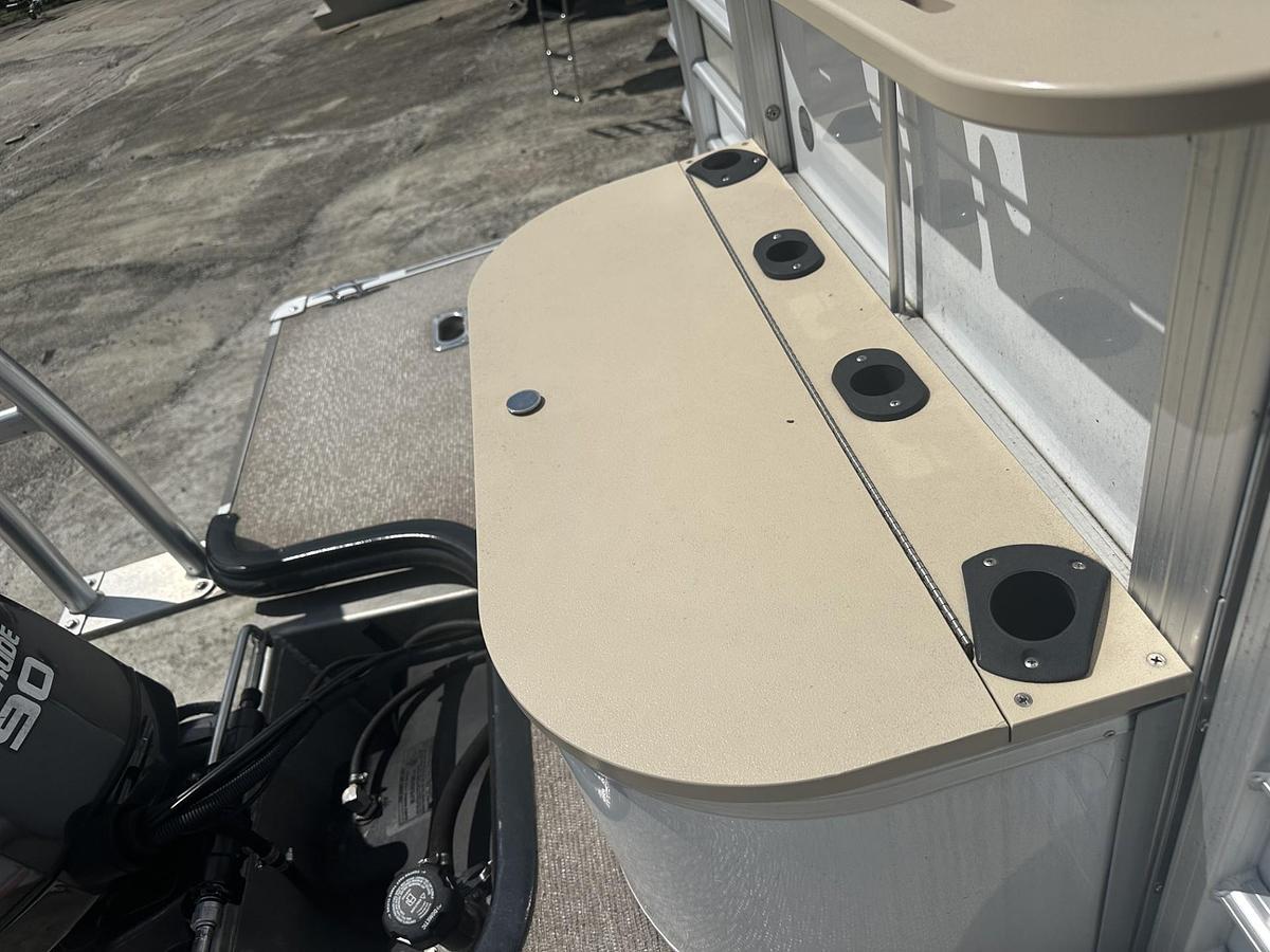 Used 2019 SYLVAN 8522 PARTY FISH