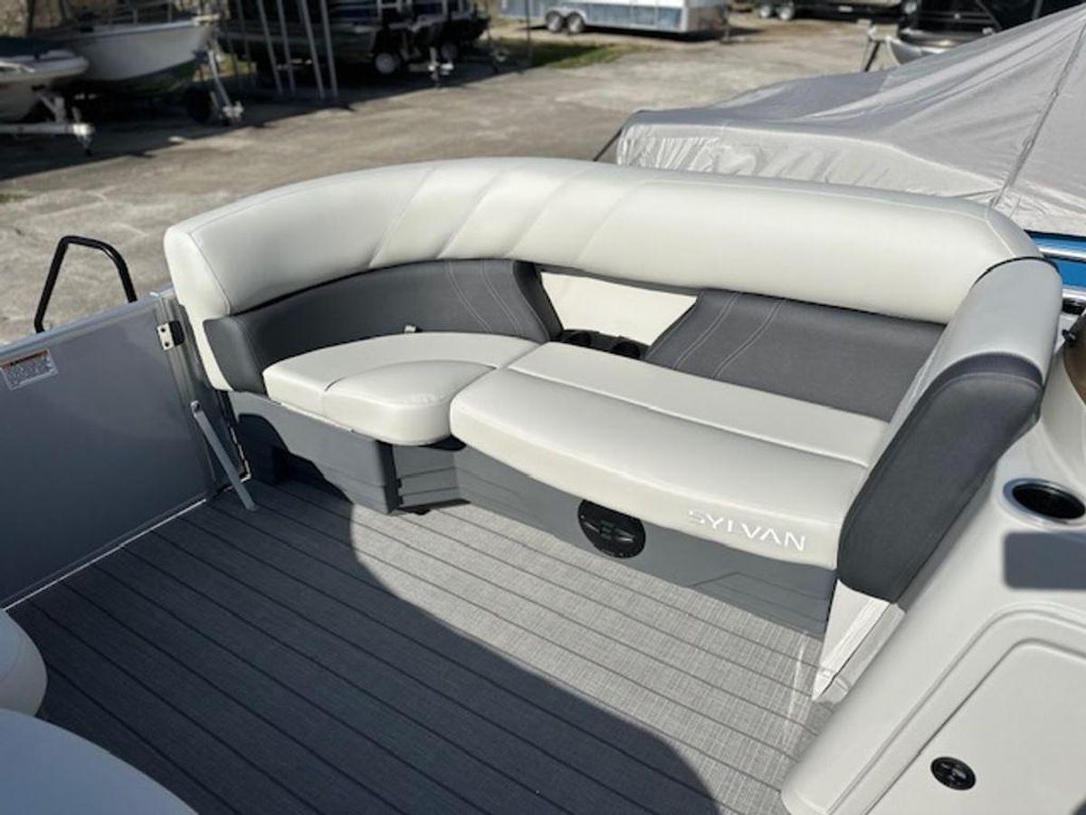 2025 Sylvan 820 Cruise