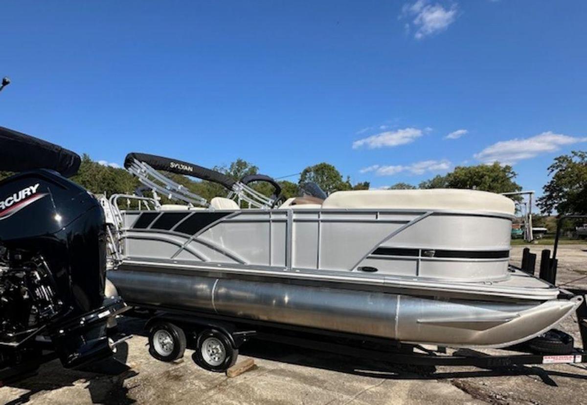 2025 Sylvan 820 Cruise