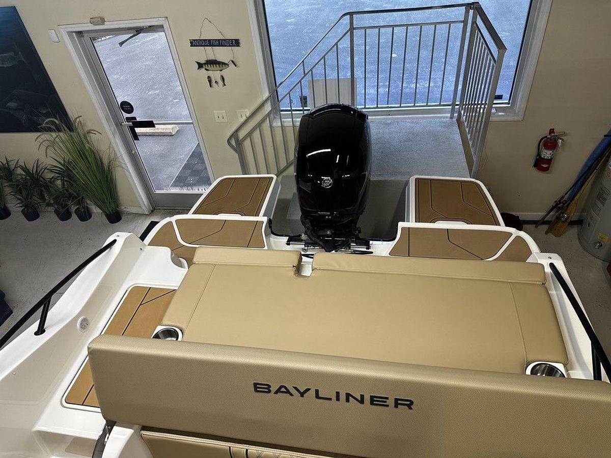 2025 Bayliner D20