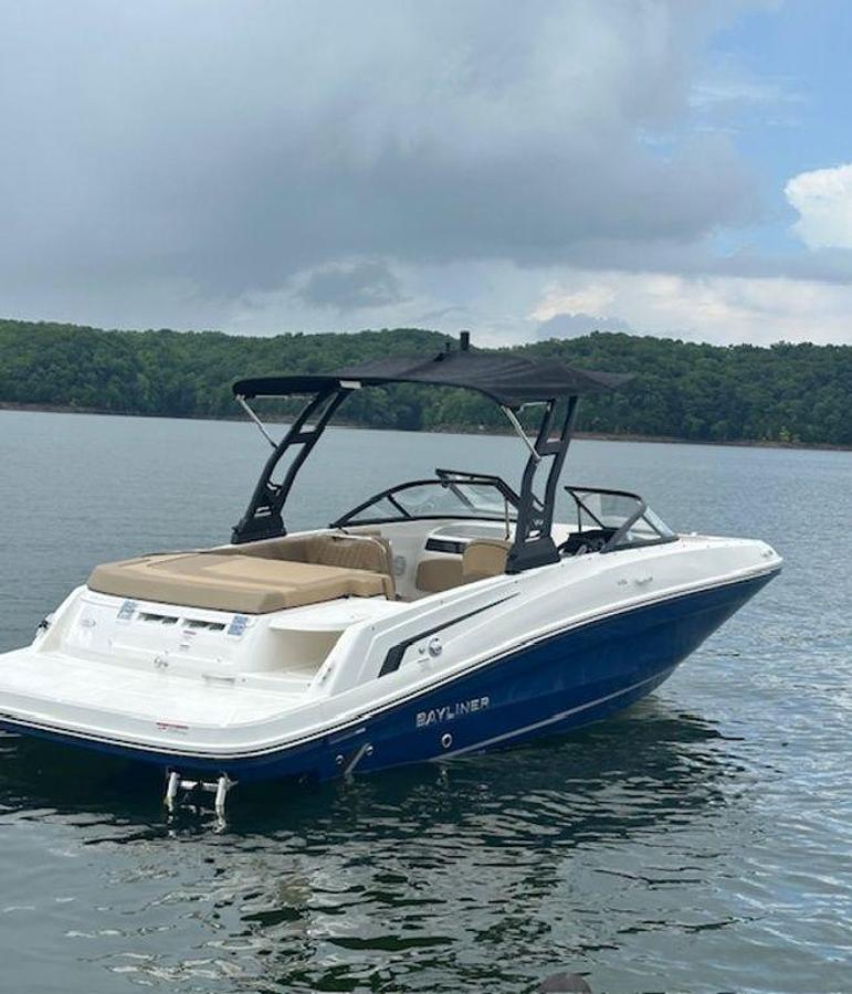 2025 Bayliner VR5 Bowrider