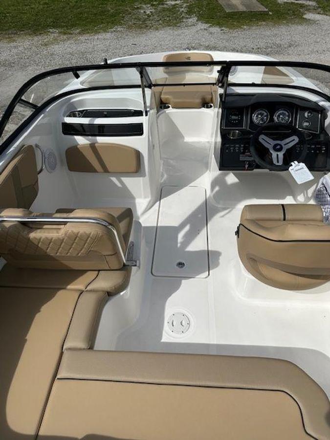 2025 Bayliner VR5 Bowrider