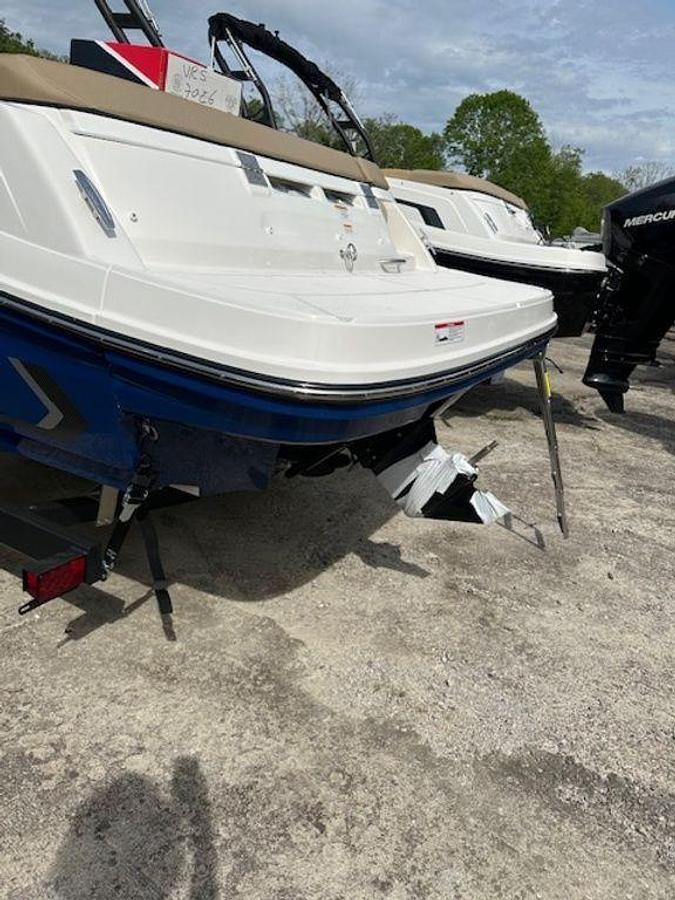 2025 Bayliner VR5 Bowrider
