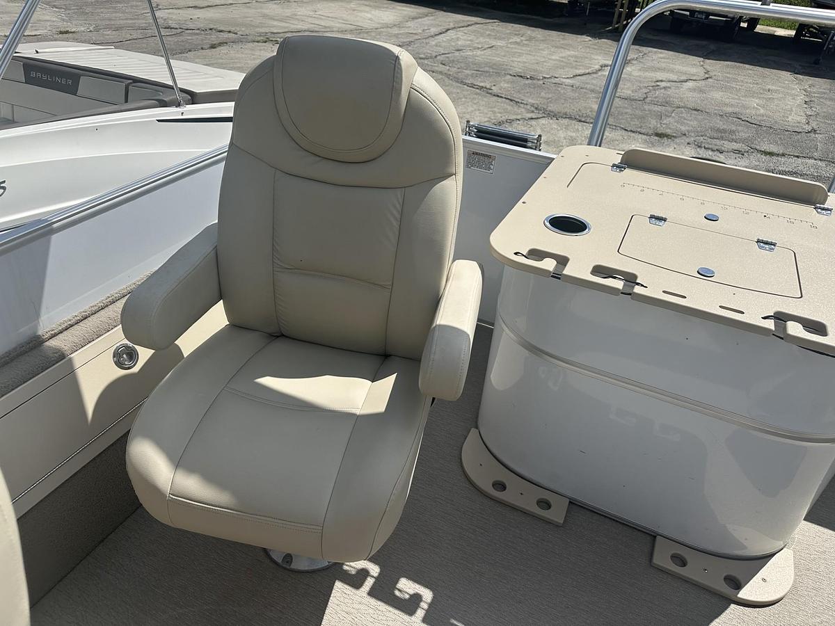 Used 2019 SYLVAN 8522 PARTY FISH