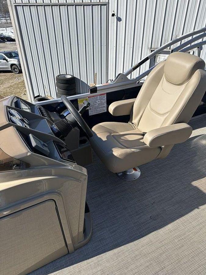 2025 SYLVAN MIRAGE 8522 CRS DS