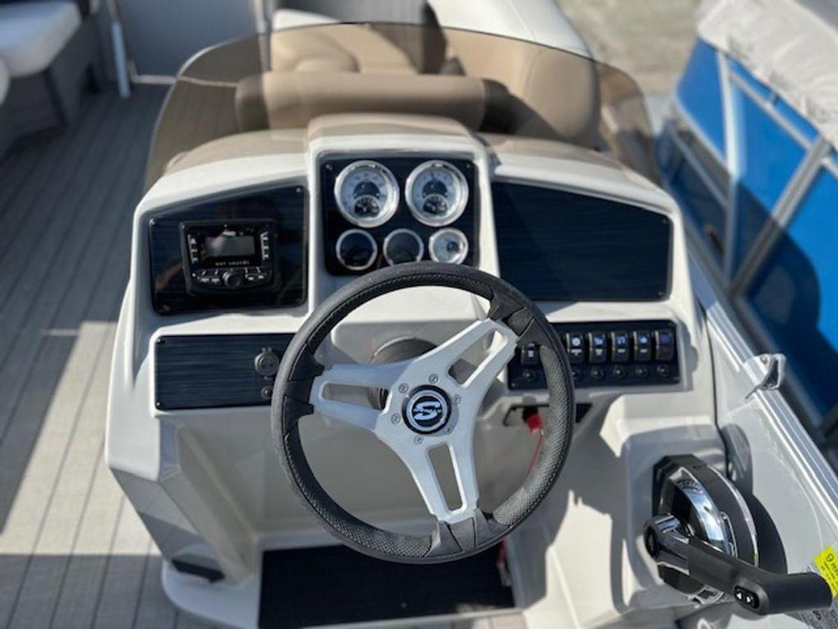 2025 Sylvan 820 Cruise