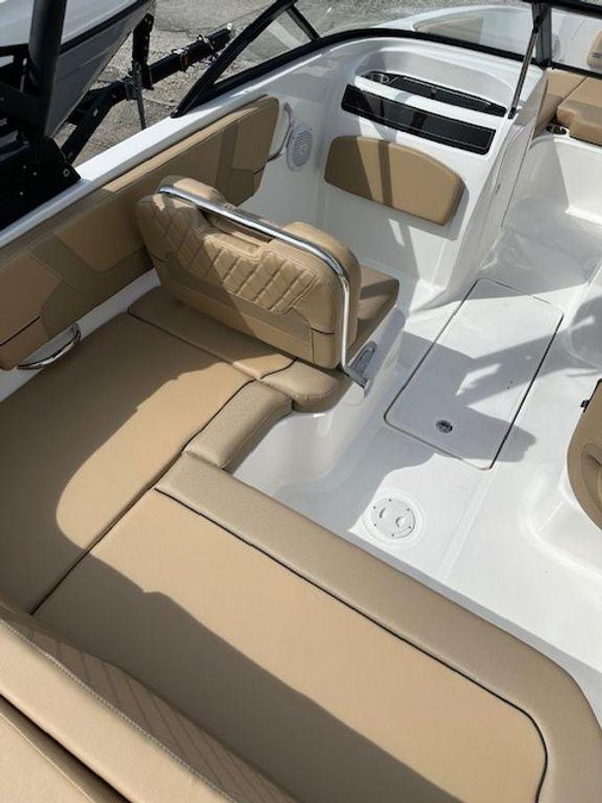 2025 Bayliner VR5 Bowrider