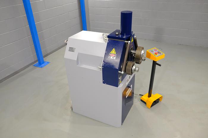 UZMA HPK 50 section roller hydraulic operation