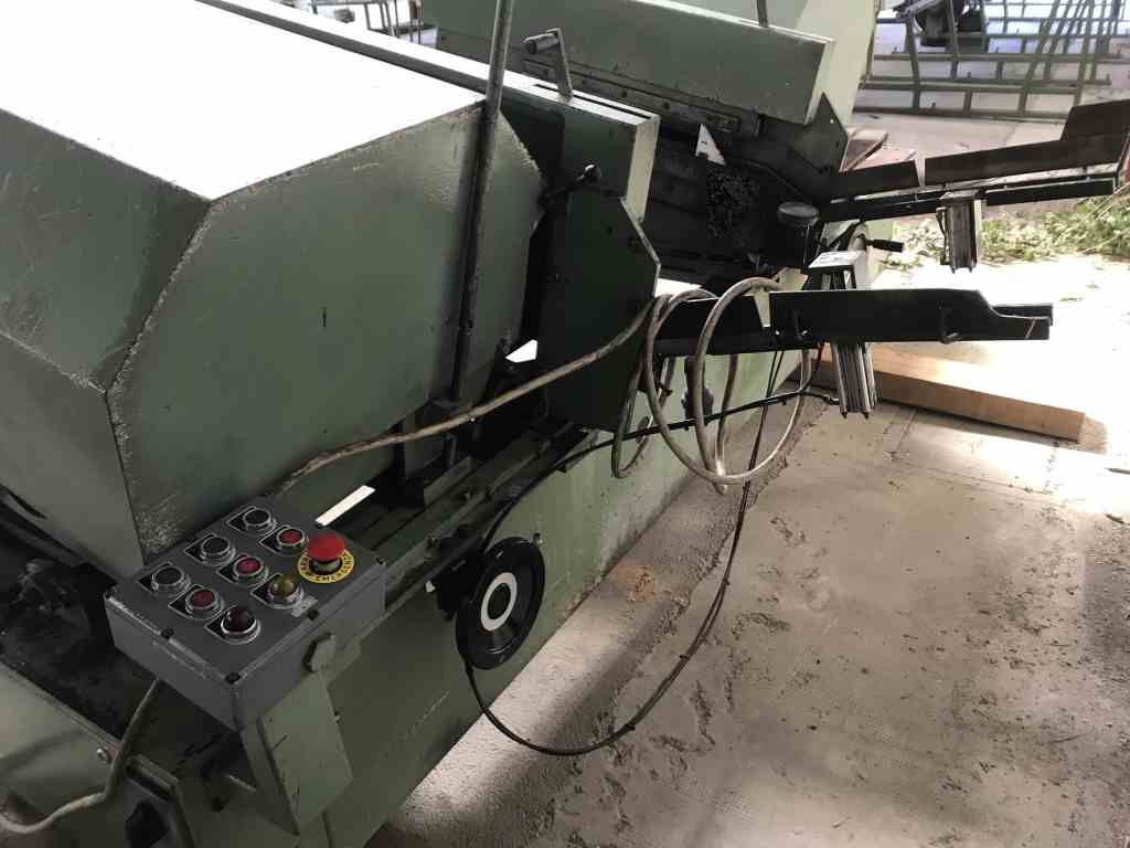 Usato Spazzolatrice (Sbavatrice) per teste di tubi in ferro