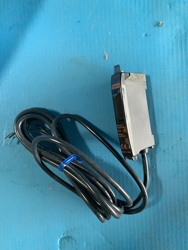 Used omron e3x-da41 photo electric switch