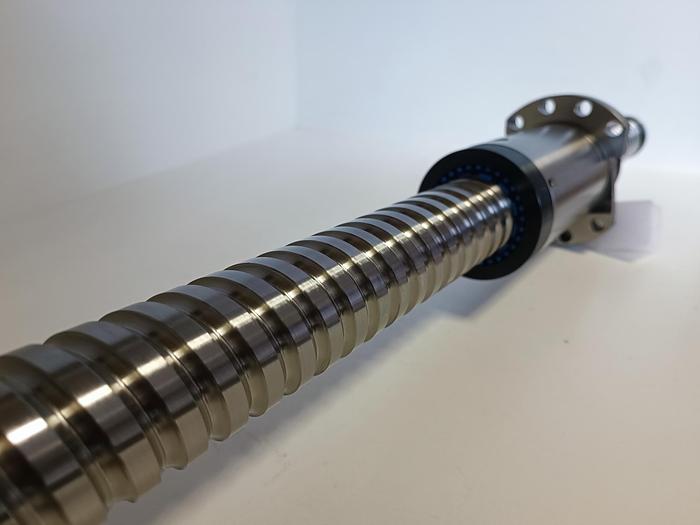 Geschliffener Präzisions Kugelgewindetrieb mit Lagern, D50 mm, 1143 mm, Steinmeyer, neu